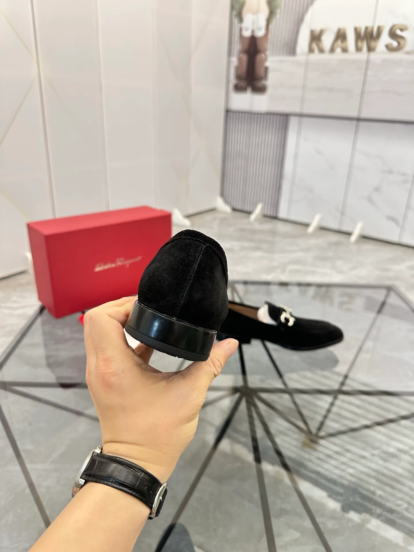 Men's shoes: 💰P640¥ High-end quality Product trademark: Ferragamo* "Ferragamo*" leather shoes Regular size: 38-44 (can be customized to 45.46.) Product materials: imported first-layer nubuck leather upper, cowhide lining, original outsole. Number: 688